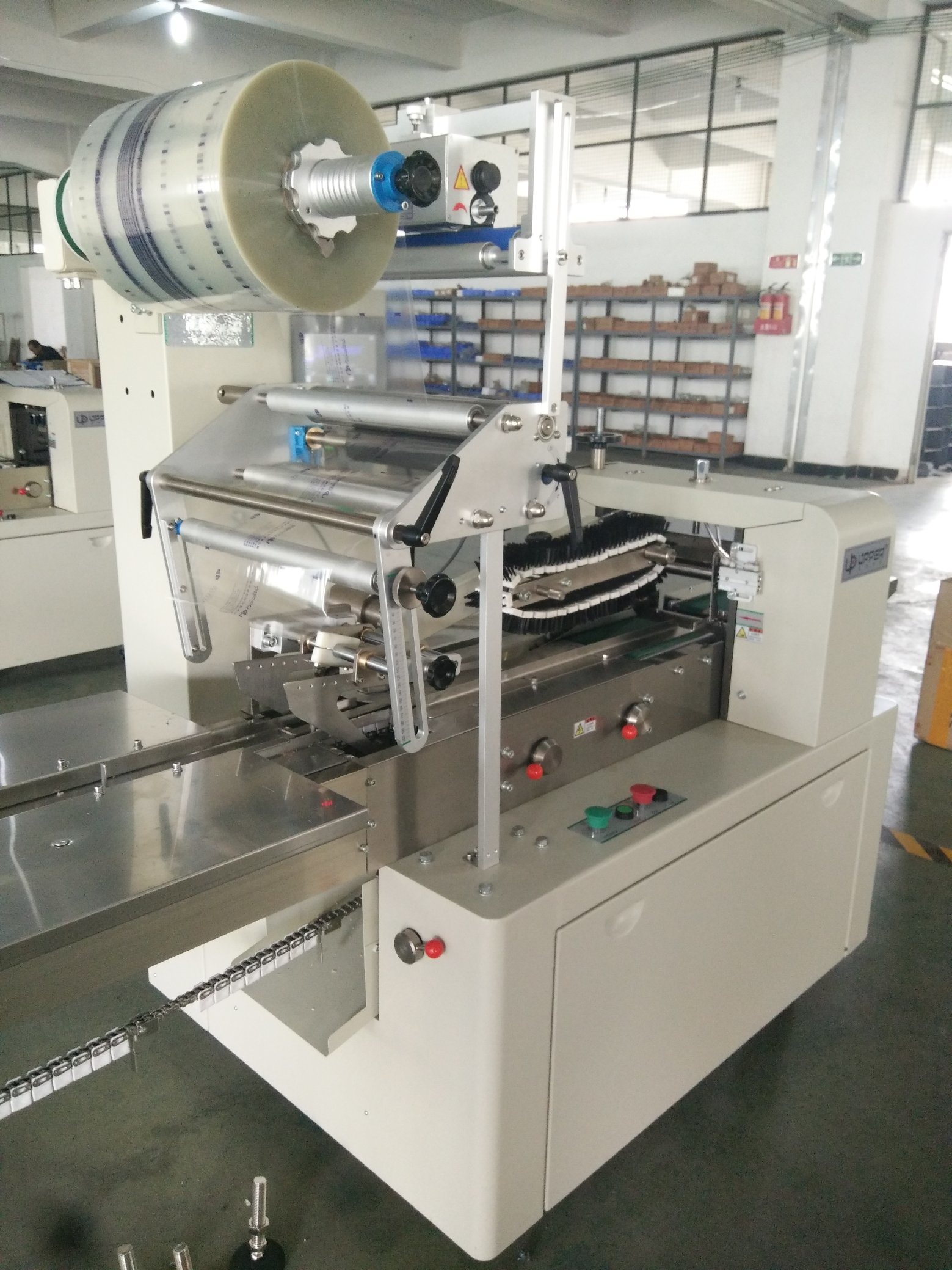 Automatic 5540 Sleeve Film Cutter and Sealer 6540 Shrink Wrap Packaging Water Bottle Packaging Machine