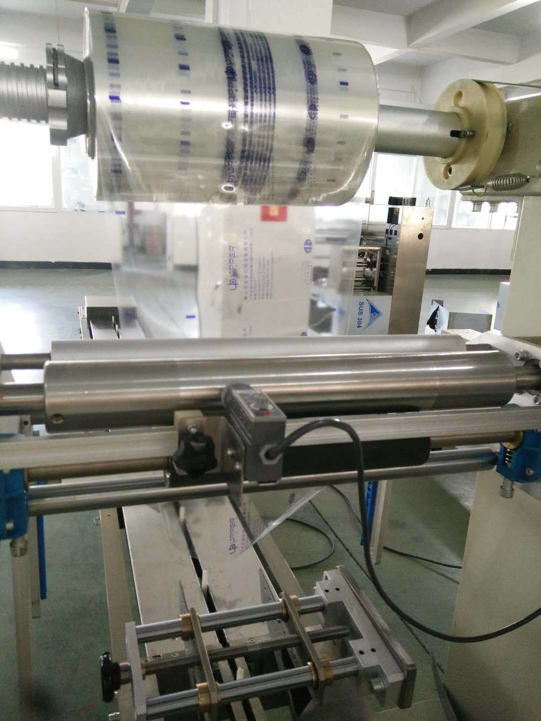 350 Packing Machine Leg Guard Packing Machine Sports Guard Packing Production Line Knee Pad Pillow Packing Machine