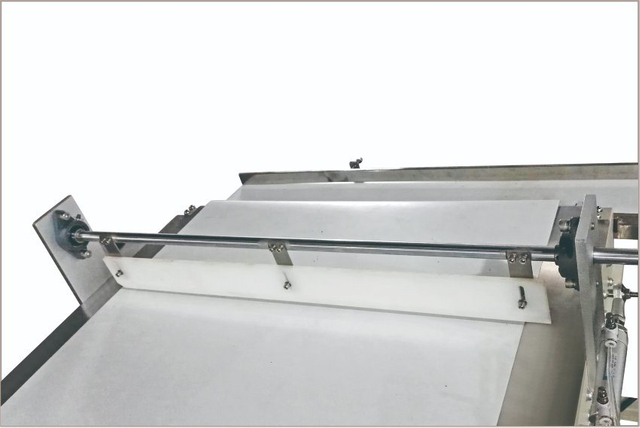 China Auto Snack Biscuit Chocolate Bar Namkeen Cupcake Packing Machine Suppliers