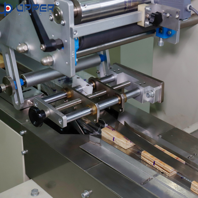 Automatic Single Flavor Cream Jam Sandwich Biscuit Cookies Sandwich Biscuit Packing Machine
