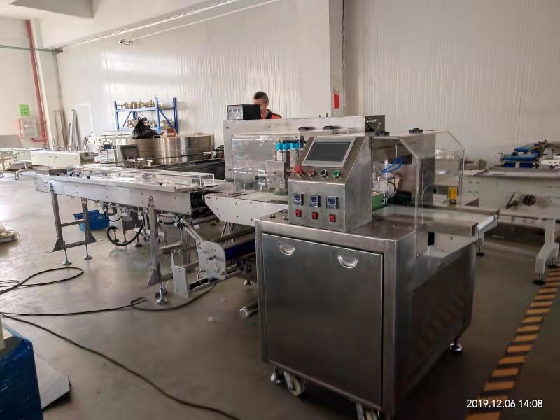 Single Cup Point Number Packaging Machine Multi-Function Paper Napkin and Plastic Airplane Cutlery Plastic Wooden Spoon Automatic Packaging Machine