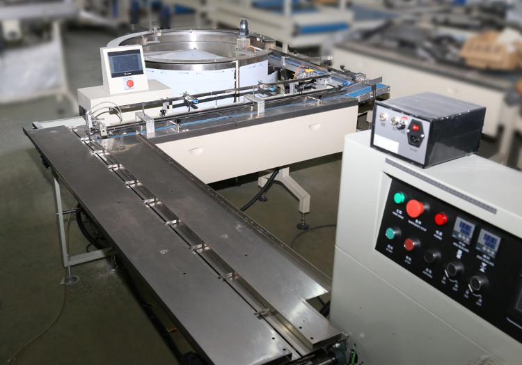 Automatic Disc Sorting Machine Turntable Feeding Machinery and Equipment Granular Candy Marshmallow Mint Packaging Machine