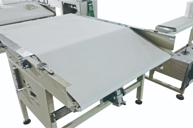 Waffle Toast Bread Muffins Cake Bakery Food Flow Feeding and Packing Machine