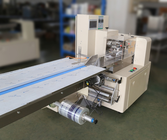 Fully Automatic Plastic Box Tray Feeder Denester Machines for Meals Vegetables Frozen Meat Tray Packing Machine