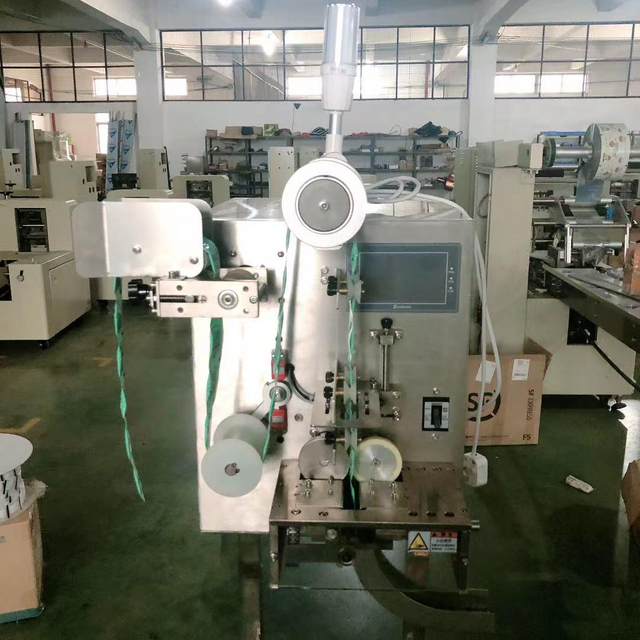 Automatic Mooncake Biscuit Dessicant Pouch Machine