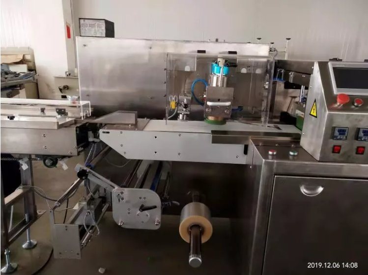 Single Cup Point Number Packaging Machine Multi-Function Paper Napkin and Plastic Airplane Cutlery Plastic Wooden Spoon Automatic Packaging Machine